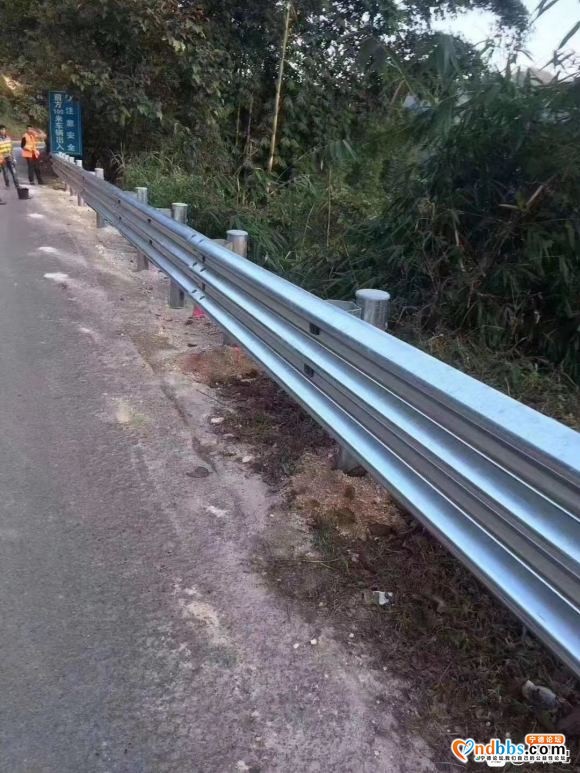 华荣交通设施有限公司 主营业务 护栏板 立柱 各种规格小件-3.jpg