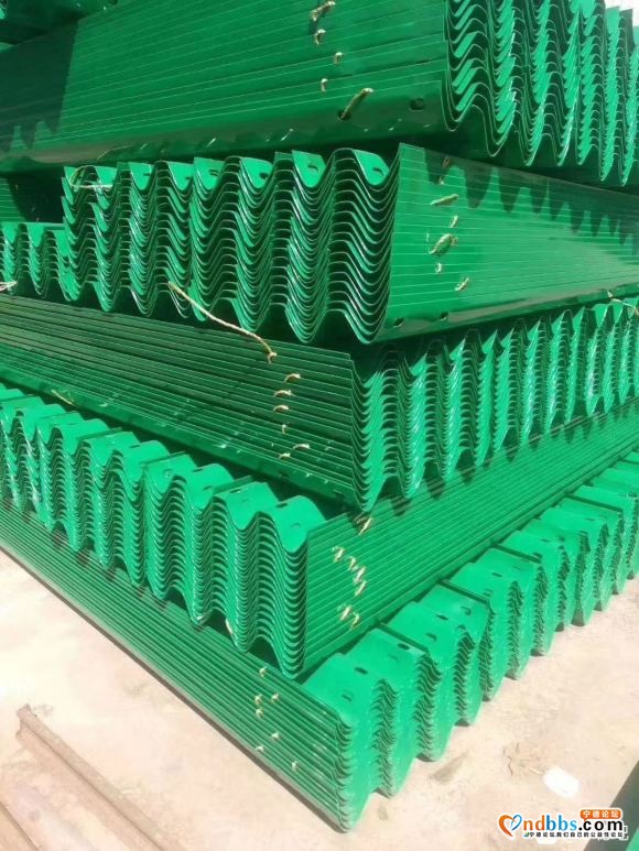 华荣交通设施有限公司 主营业务 护栏板 立柱 各种规格小件-1.jpg