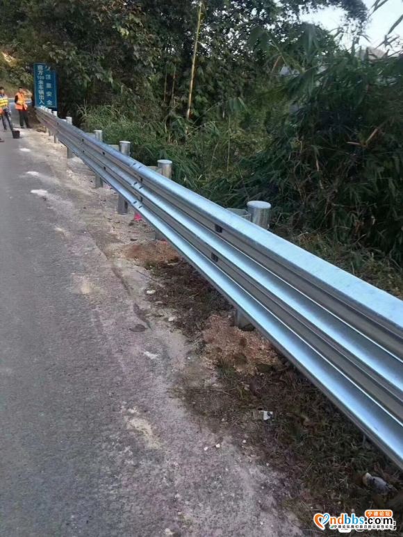 华荣交通设施有限公司 主营业务 护栏板 立柱 各种规格小件-5.jpg