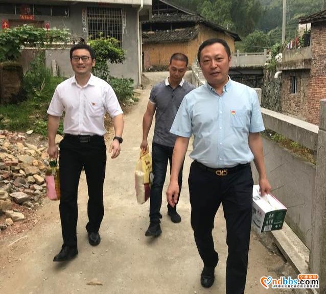 兴业银行宁德分行开展“七·一”慰问贫困老党员活动-2.jpg