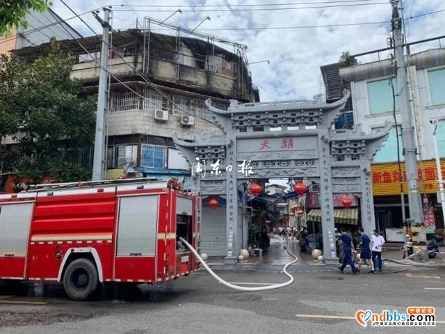 宁德蕉北崇文社区北门街民房发生火灾 多栋民房被烧毁-1.jpg