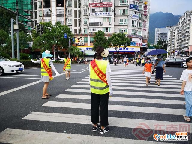 蕉城：家长志愿者护童督导队：暖心护学 当好孩子们的“守护神”-1.jpg