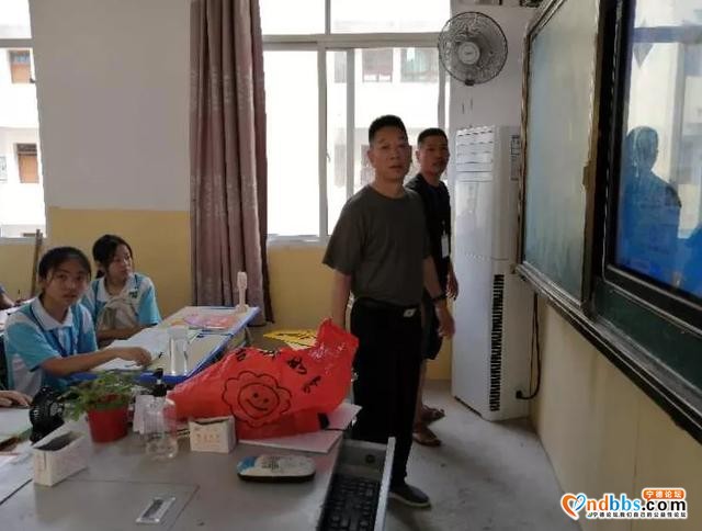 宁德市第十二中学：赤溪镇党委书记赵兴锦到校调研-2.jpg