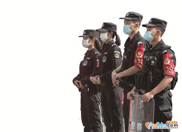 交警部门多举措服务高考-2.jpg