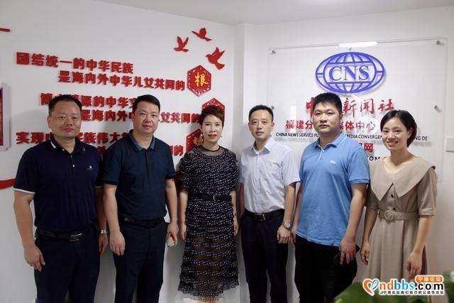 团市委、市青联慰问一线新闻工作者-5.jpg