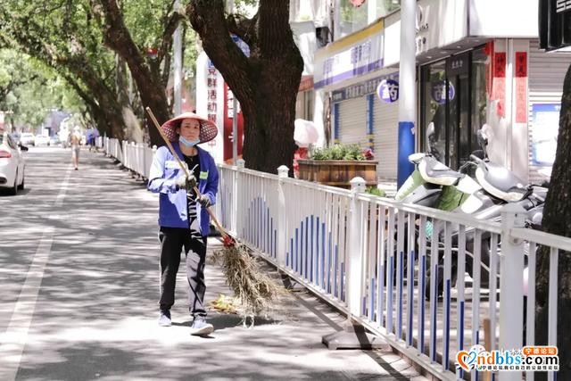 创城有你 | 38℃，他们头顶烈日奔波在“城市美容”的路上……-1.jpg