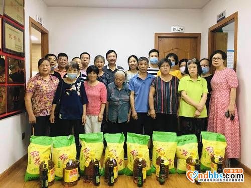 宁德：闽东医院内科第一党支部开展志愿服务关爱孤寡老人-1.jpg