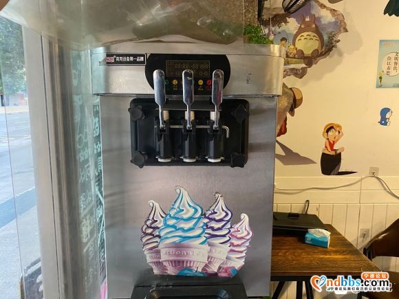 吧里有会修冰淇淋机的吗 打不出冰淇淋 是不是温度太高了-3.jpg