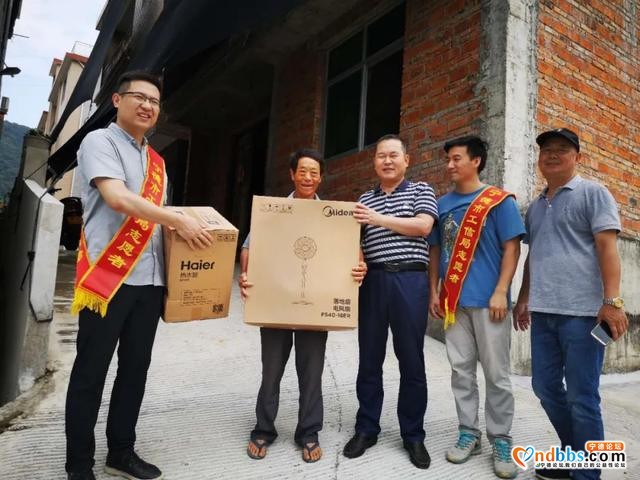 宁德市工信局赴蕉城区三都镇港口村开展慰问帮扶活动-2.jpg