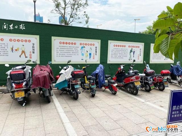 宁德新闻红黑榜?丨有人在高速上行走？危险-2.jpg