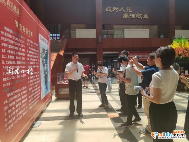 宁德：今天，央媒省媒名编名记们尝到了“南国最甜的葡萄”、穆阳“仙桃”，感受到青拓集团的酷炫科技……-4.jpg
