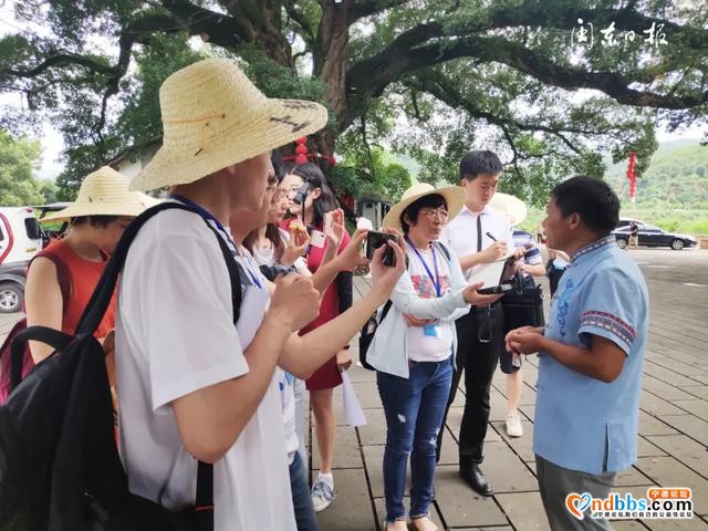 宁德：今天，央媒省媒名编名记们尝到了“南国最甜的葡萄”、穆阳“仙桃”，感受到青拓集团的酷炫科技……-12.jpg