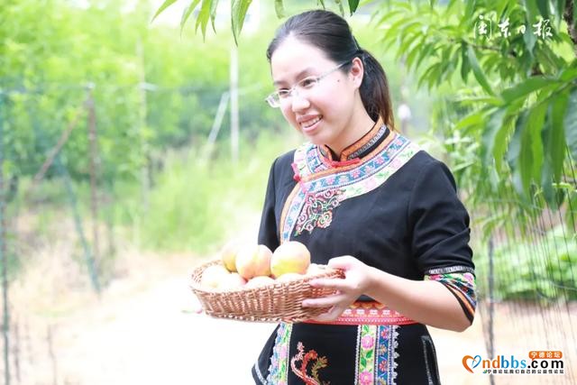 宁德：今天，央媒省媒名编名记们尝到了“南国最甜的葡萄”、穆阳“仙桃”，感受到青拓集团的酷炫科技……-13.jpg