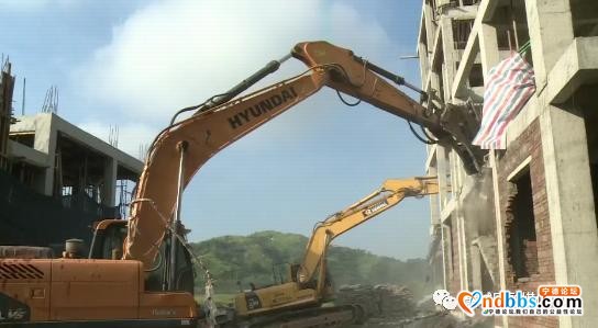蕉城：严厉打击 铁腕整治！今天上午，漳湾镇拱屿村6栋违建物依法被拆除-2.jpg