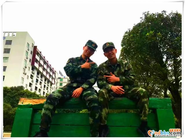 东侨：90后警务室：初心不改 铁血耀警营-4.jpg