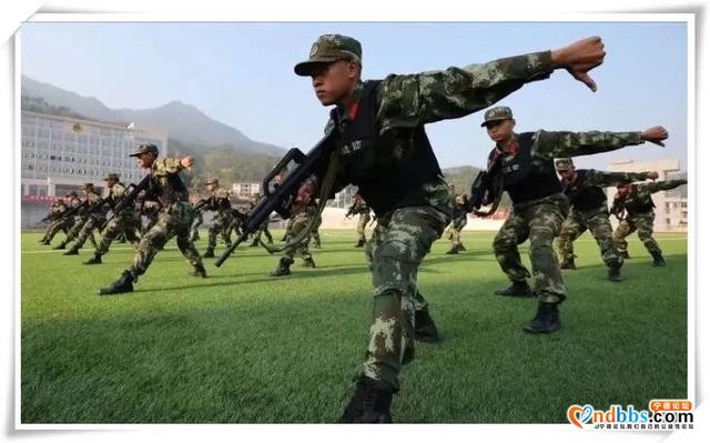 东侨：90后警务室：初心不改 铁血耀警营-2.jpg