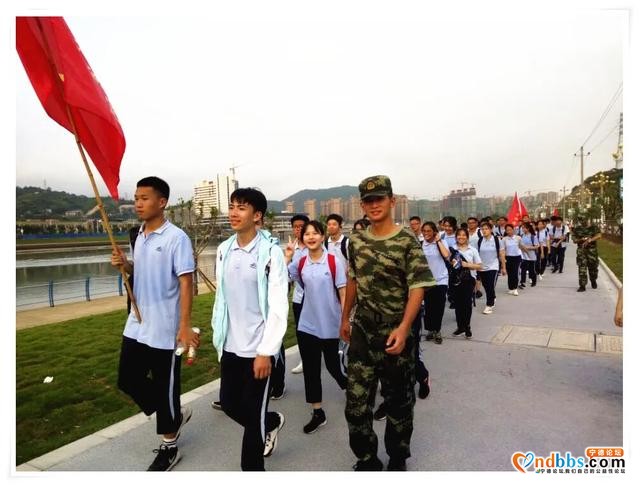 东侨：90后警务室：初心不改 铁血耀警营-1.jpg