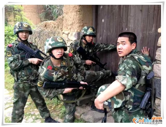 东侨：90后警务室：初心不改 铁血耀警营-3.jpg