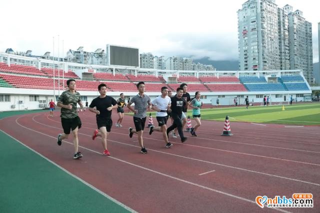 东侨：90后警务室：初心不改 铁血耀警营-11.jpg