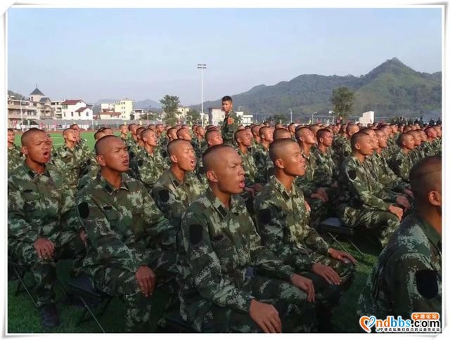 东侨：90后警务室：初心不改 铁血耀警营-6.jpg