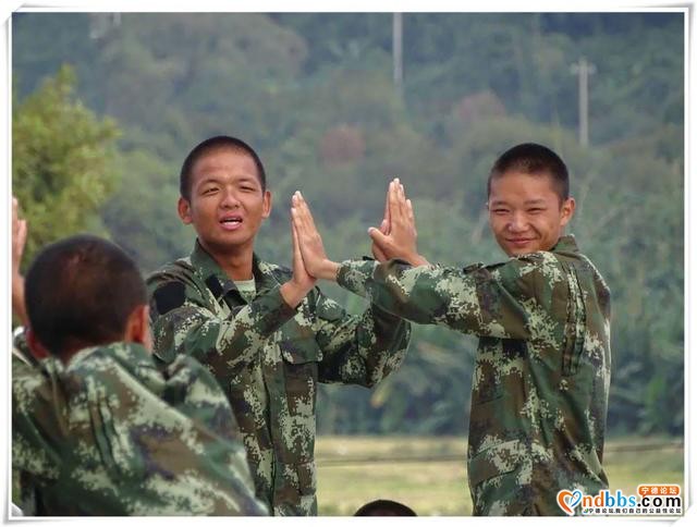 东侨：90后警务室：初心不改 铁血耀警营-5.jpg