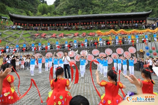 “心连心”慰问演出为下党乡亲带去一场视听盛宴-1.jpg
