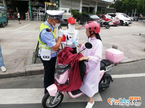 蕉城交警联合志愿者开展交通安全宣传活动-1.jpg