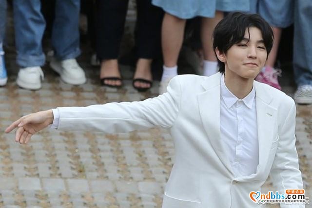 心连心慰问演出走进宁德 王俊凯演出《我们都是追梦人》-6.jpg