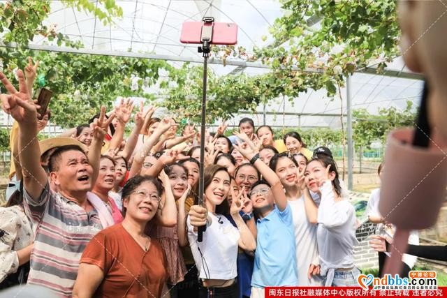 图讯丨“心连心”慰问演出走进宁德，今天福安象环歌甜人美葡萄香-2.jpg