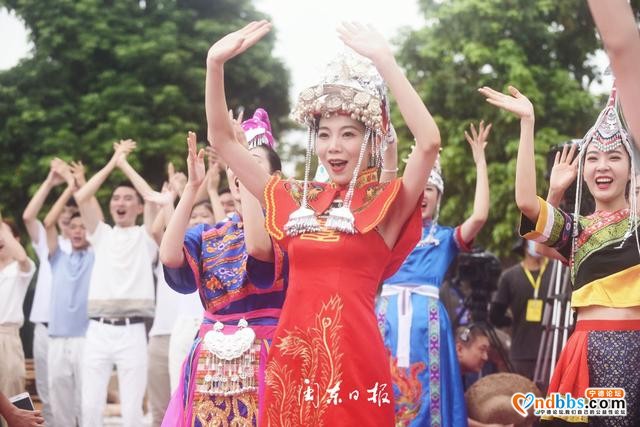 图讯丨“心连心”慰问演出走进宁德市区南岸公园-2.jpg