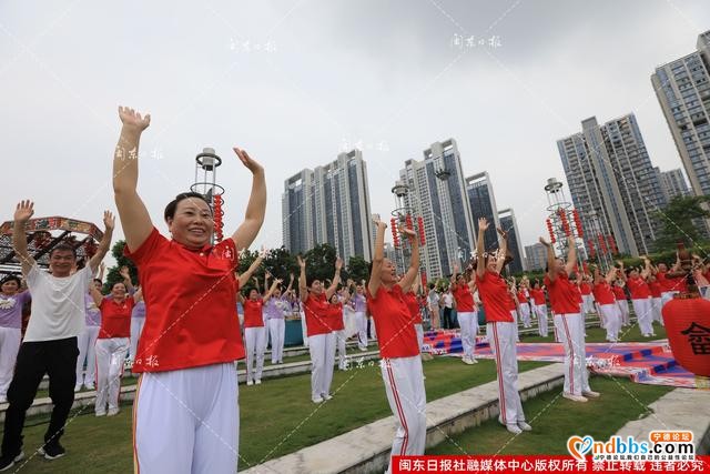 图讯丨“心连心”慰问演出走进宁德市区南岸公园-8.jpg