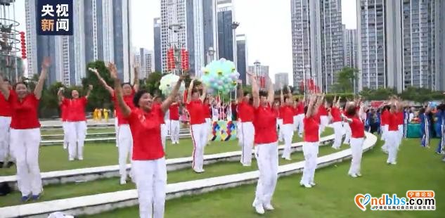 总台“心连心”艺术团在宁德演出！乔杉跳起广场舞，霍勇现场献唱-1.jpg