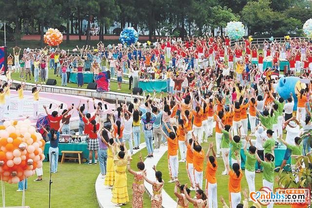 中央广播电视总台慰问演出走进宁德南岸公园-2.jpg