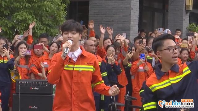 礼赞劳动者！刘烨、张蕾、陈立农齐聚福安青拓放声高歌-2.jpg