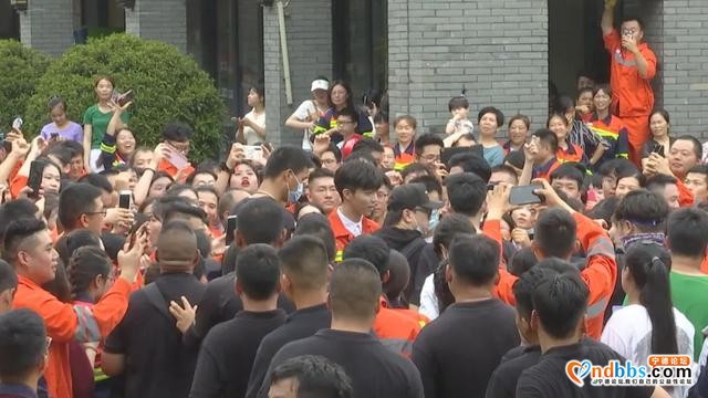礼赞劳动者！刘烨、张蕾、陈立农齐聚福安青拓放声高歌-6.jpg