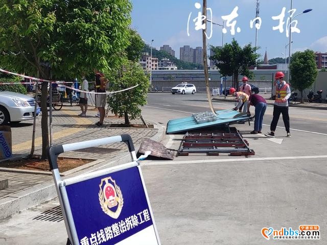 拆！月底前，宁德市区“下架”400多面违规户外广告-2.jpg