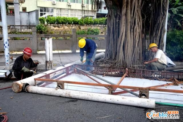 违规广告牌集体“下岗”中，让群众安心又舒心~-1.jpg