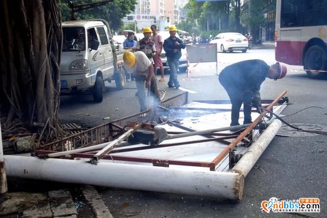 违规广告牌集体“下岗”中，让群众安心又舒心~-4.jpg