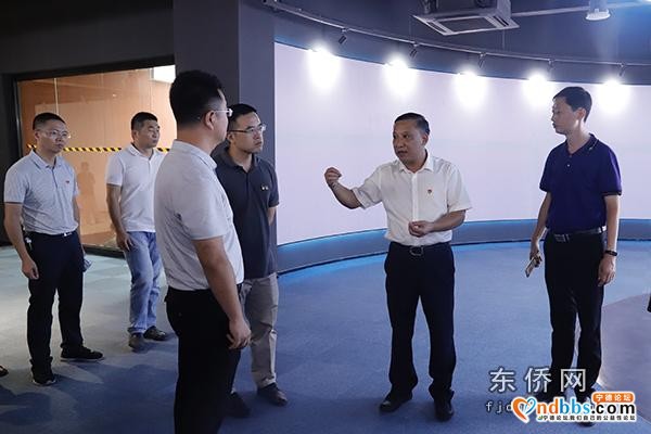开发区领导调研智慧社区建设工作-3.jpg