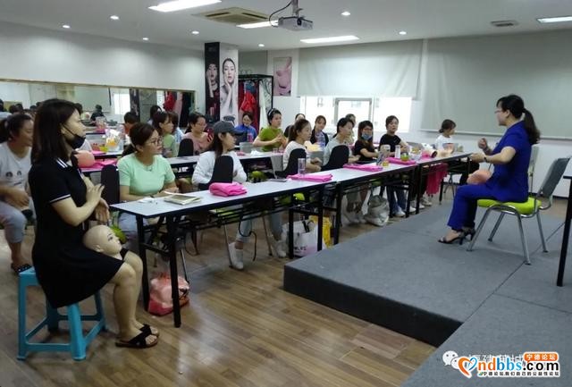 开展美容技能培训 拓宽妇女就业路-1.jpg