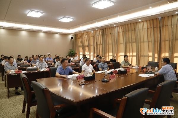 东侨开发区召开党工委理论学习中心组学习会-1.jpg