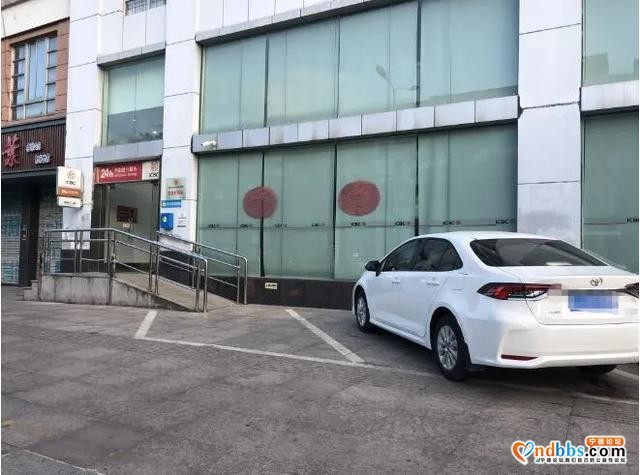 宁德新闻黑榜 | 无障碍通道前划设停车位，残障人士如何通行？-1.jpg