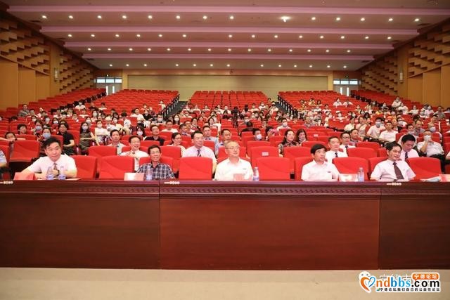 中国医师节｜坚守医者初心 不负白衣荣光——宁德师范学院附属宁德市医院举办“2020年中国医师节”庆祝活动-2.jpg