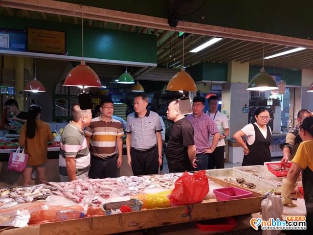 市市场监管局党组书记黄康斌调研中心城区农贸市场规范管理提升工作-1.jpg