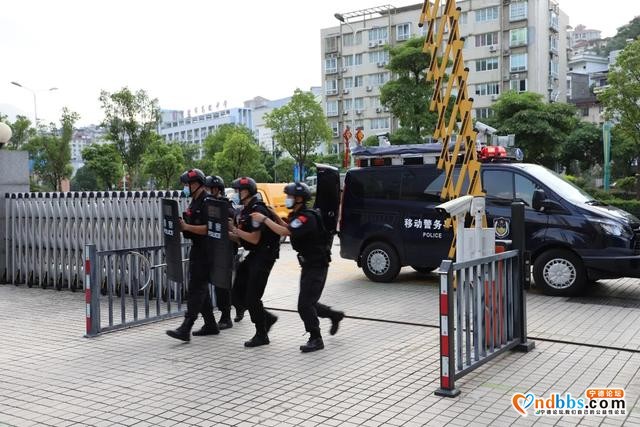东侨巡特警联合宁德市联通公司开展反恐应急处置演练-5.jpg