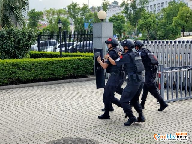 东侨巡特警联合宁德市联通公司开展反恐应急处置演练-6.jpg