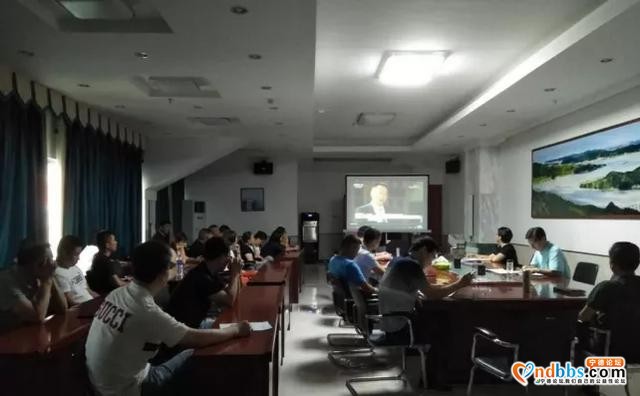 宁德市体育局组织全体干部职工学习《民法典》等法律法规-1.jpg