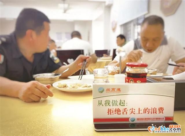 宁德新闻红黑榜?丨竖大拇指！东湖市场干净了、“红马甲”上线了……-1.jpg