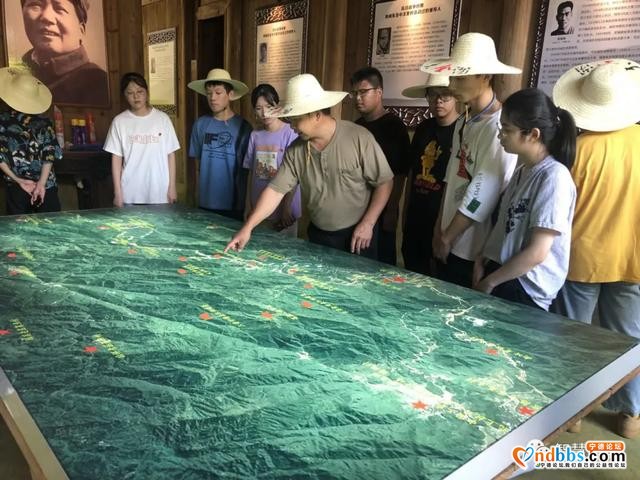 蕉南街道开展“学习红色事迹，重温红色故事”爱国主义教育主题团日活动-2.jpg