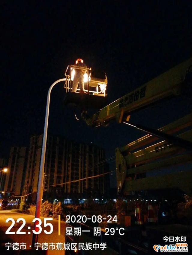 市政篇 | 路灯明 道路清 城市管理暖人心-2.jpg
